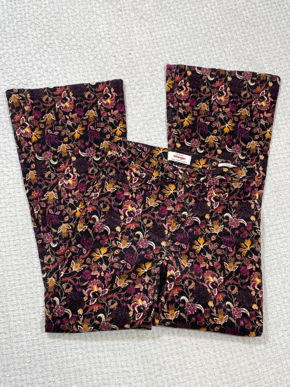 Wrangler High Rise Fierce Flare Corduroy Pants Retro Floral Pattern Size 4 - Picture 2 of 16